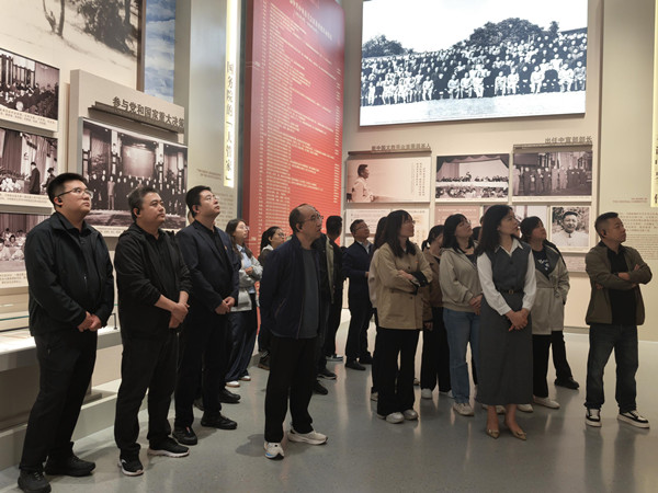 傳承革命精神，凝聚奮進力量——公司第一、第六黨支部聯合開展主題黨日活動